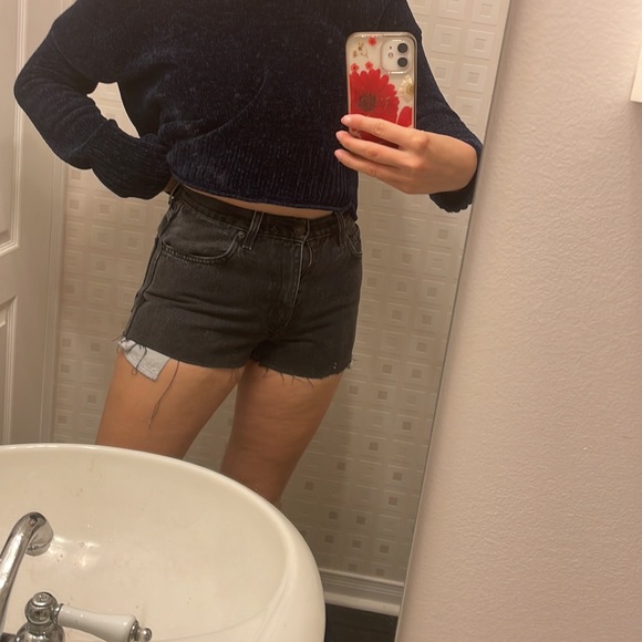 Vintage Signature Levi’s Black Denim Short Shorts | Size 30 Waist - Picture 8 of 9